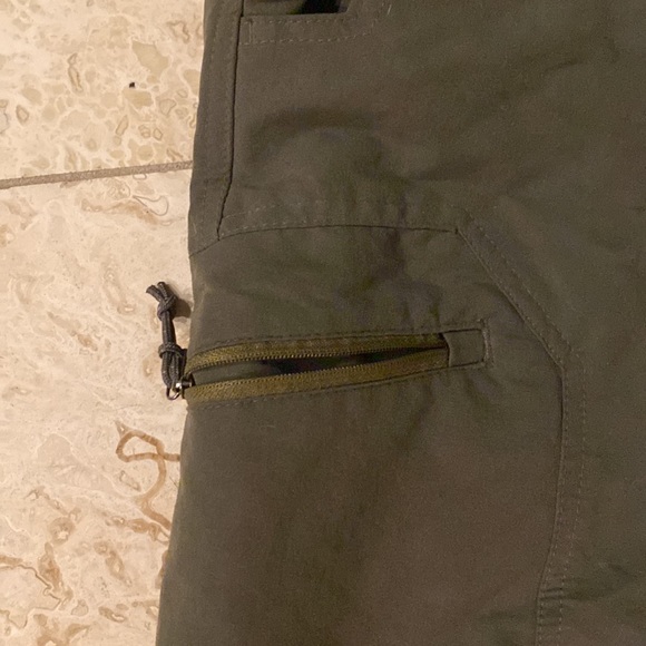 Columbia size 36 men’s shorts. Zipper pocket. New without tags. Never been worn - Picture 2 of 5